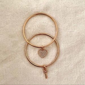 Authentic Michael Kors key and heart bangl…